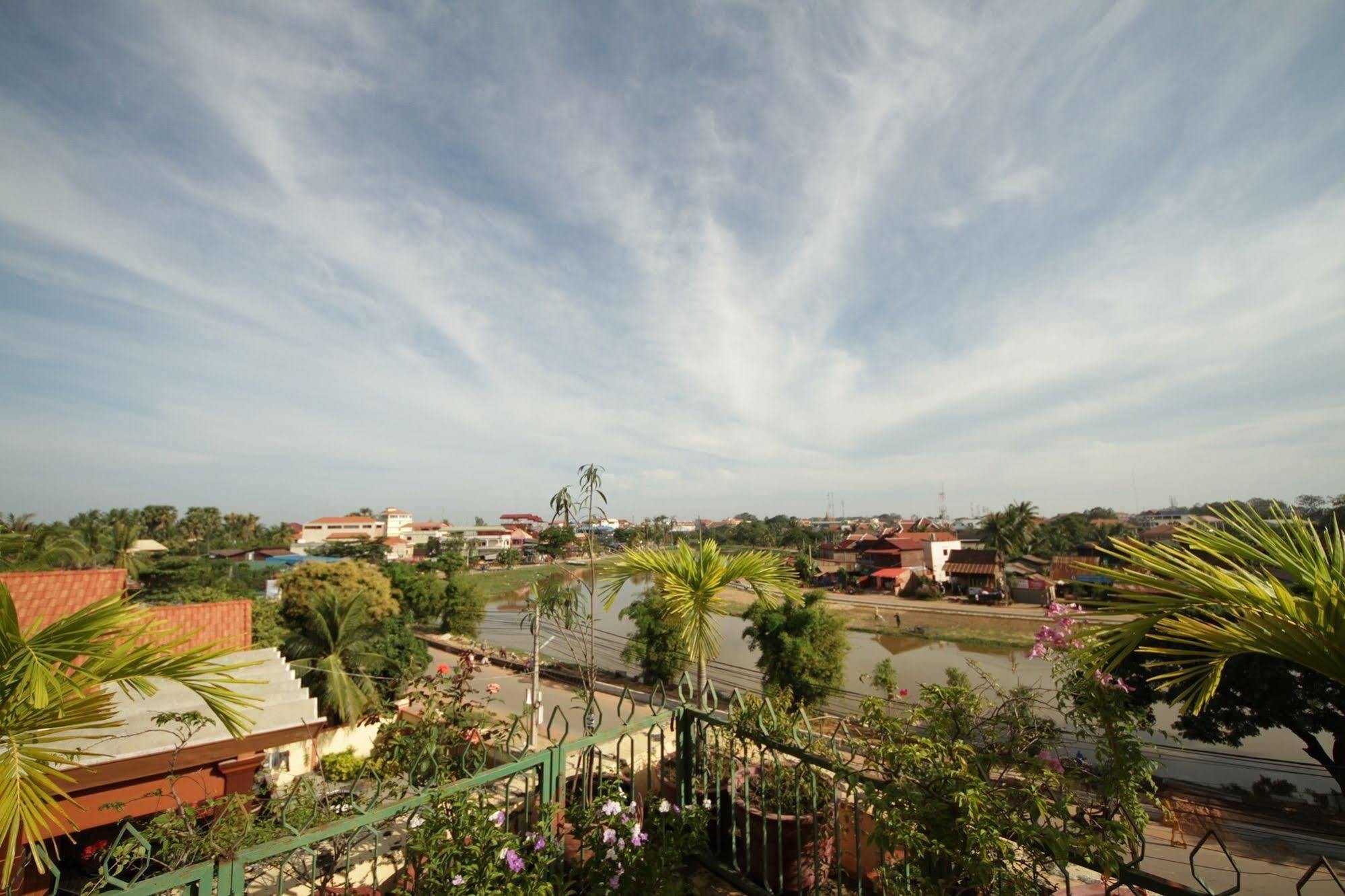 Siem Reap Riverside Hotel Exterior foto